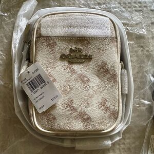 NWT RARE!! Phoebe Crossbody With Horse And Carriage Print with matching wallet